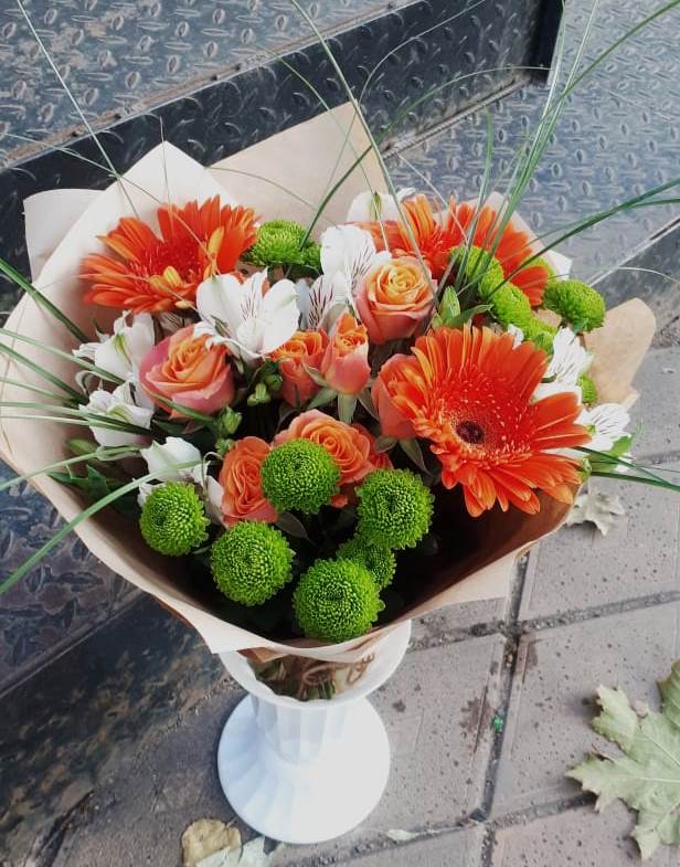 Букет цветов из: Герберы, Хризантемы, Альстромерии и Розы в Домне
