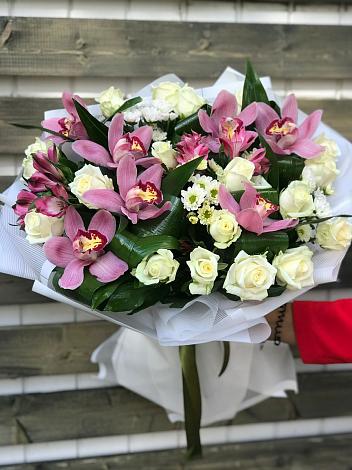 Букет цветов из: Розы и Хризантемы в Домне