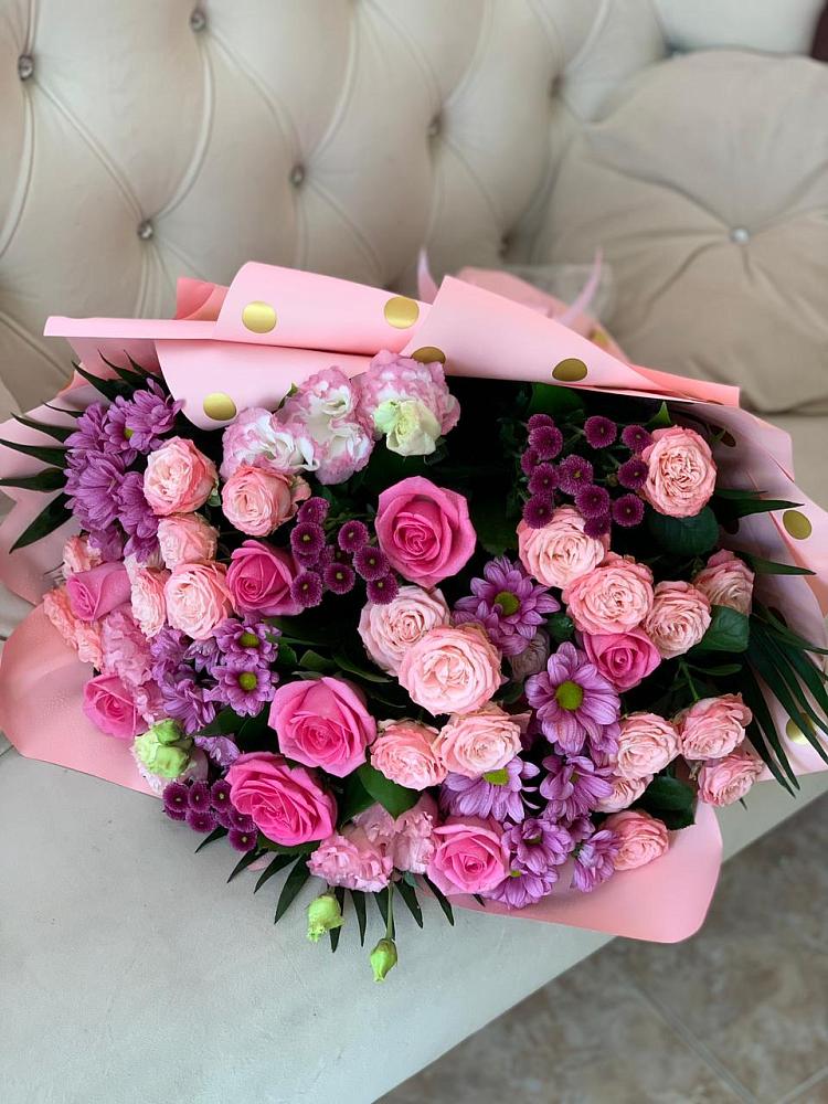 Букет цветов из: Хризантемы, Розы и Лизиантусы в Домне