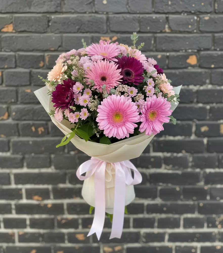 Букет цветов из: Герберы и Хризантемы в Домне