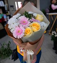 Букет цветов из:  Герберы, Розы и Хризантемы в Домне