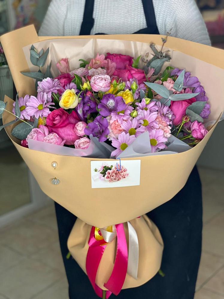 Букет цветов из: Хризантемы, Гвоздики и Альстромерии в Домне