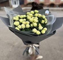 Букет Белые кустовые розы Солинеро в Домне