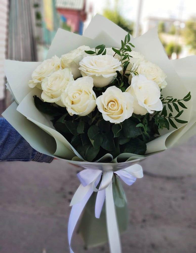 Букет Белые розы Проуд в Домне