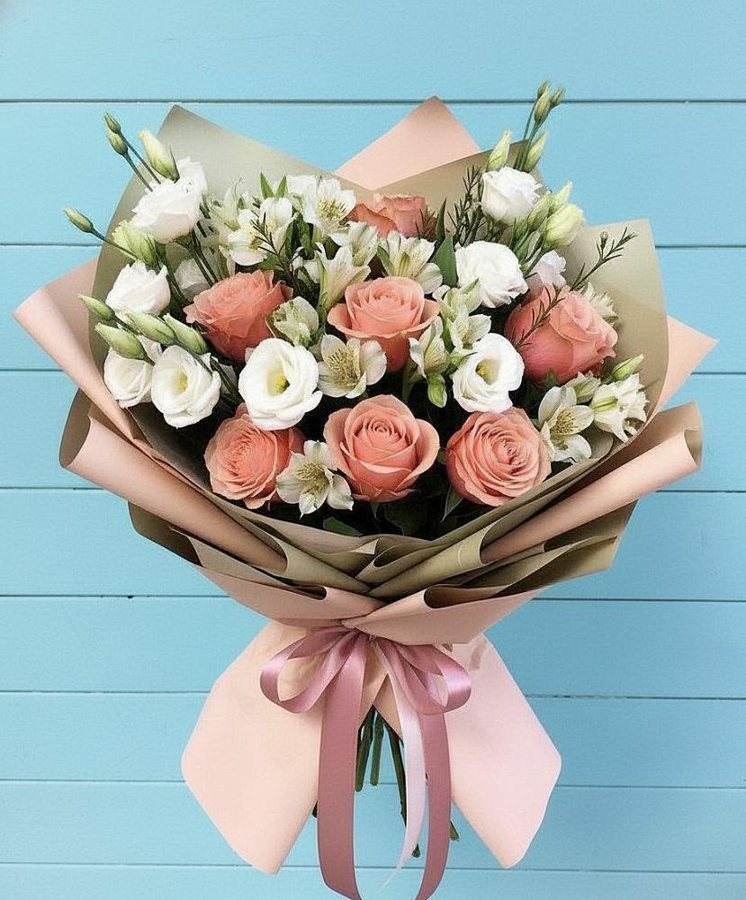 Букет цветов из: Розы, Альстромерии и Лизиантусы в Домне