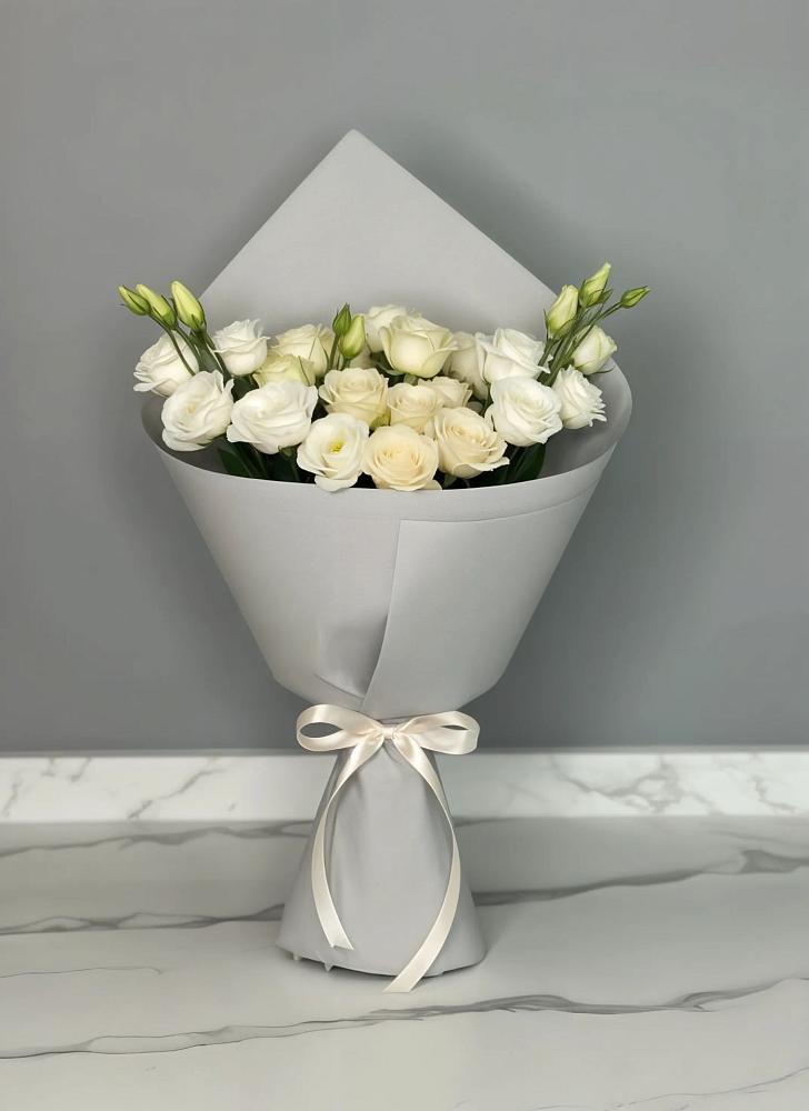 Букет цветов из: Розы и Лизиантусы в Домне