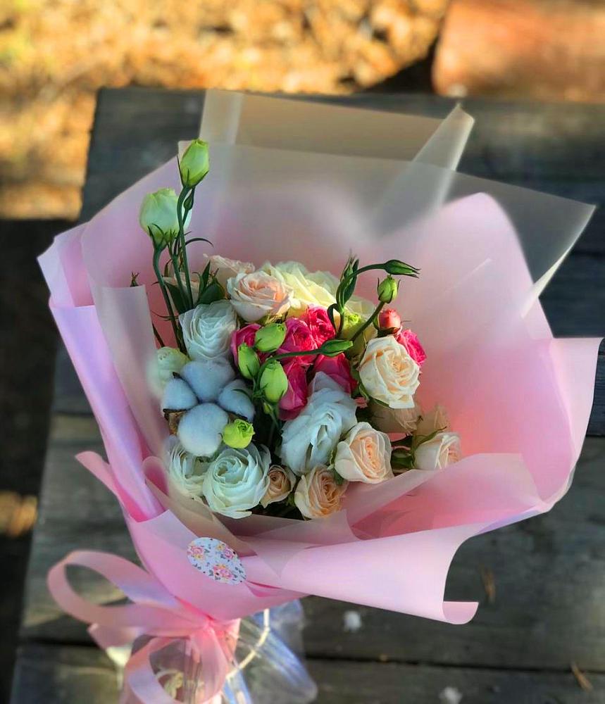 Букет цветов из: Розы и Лизиантусы в Домне