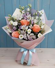 Букет цветов из:  Лизиантусы, Розы, Альстромерии и Гипсофила в Домне