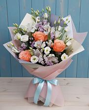 Букет цветов из:  Лизиантусы, Розы, Альстромерии и Гипсофила в Домне