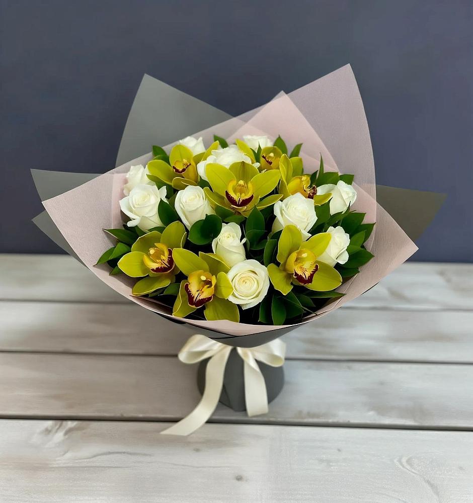 Букет цветов из: Орхидеи и Розы в Домне