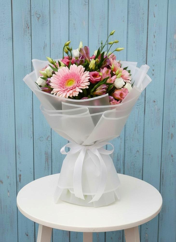 Букет цветов из: Герберы, Альстромерии и Лизиантусы в Домне