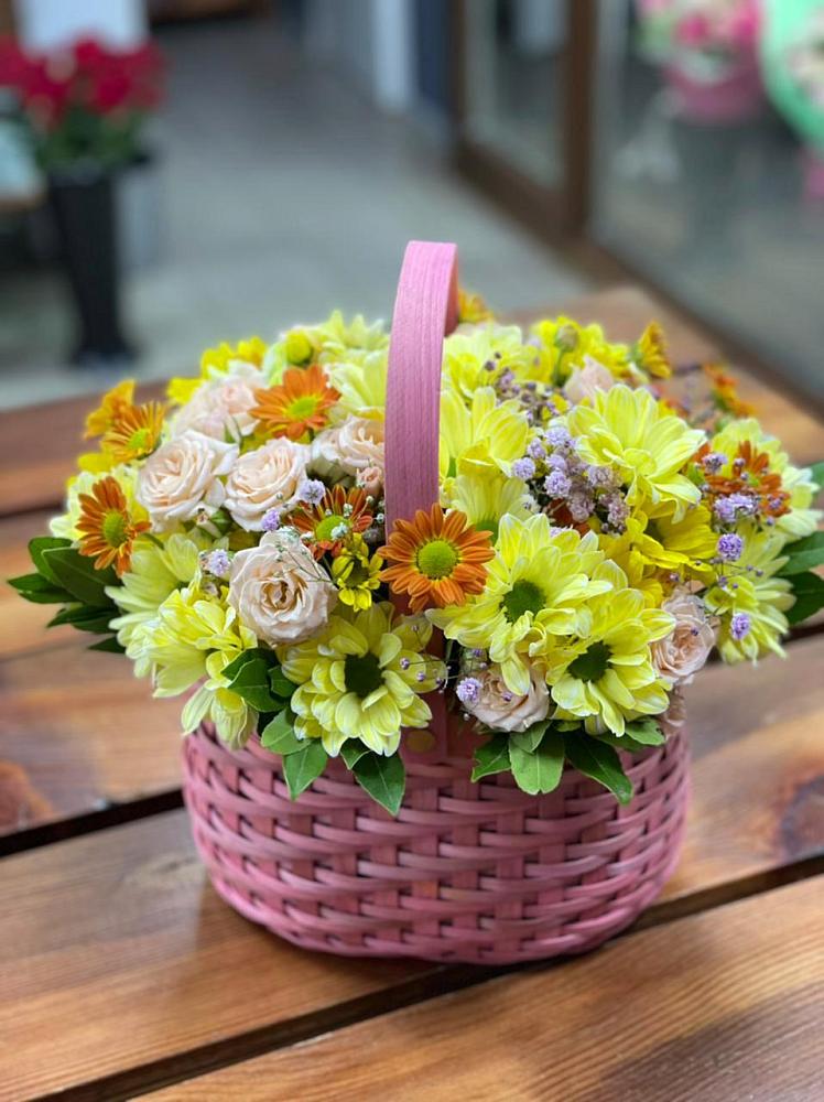 Цветочная композиция из Хризантемы и Розы в корзине в Домне