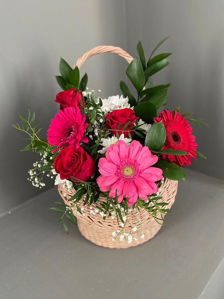 Цветочная композиция из Розы, Хризантемы и Герберы в корзине в Домне