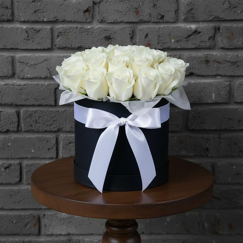 Цветочная композиция из Розы в шляпной коробке в Домне