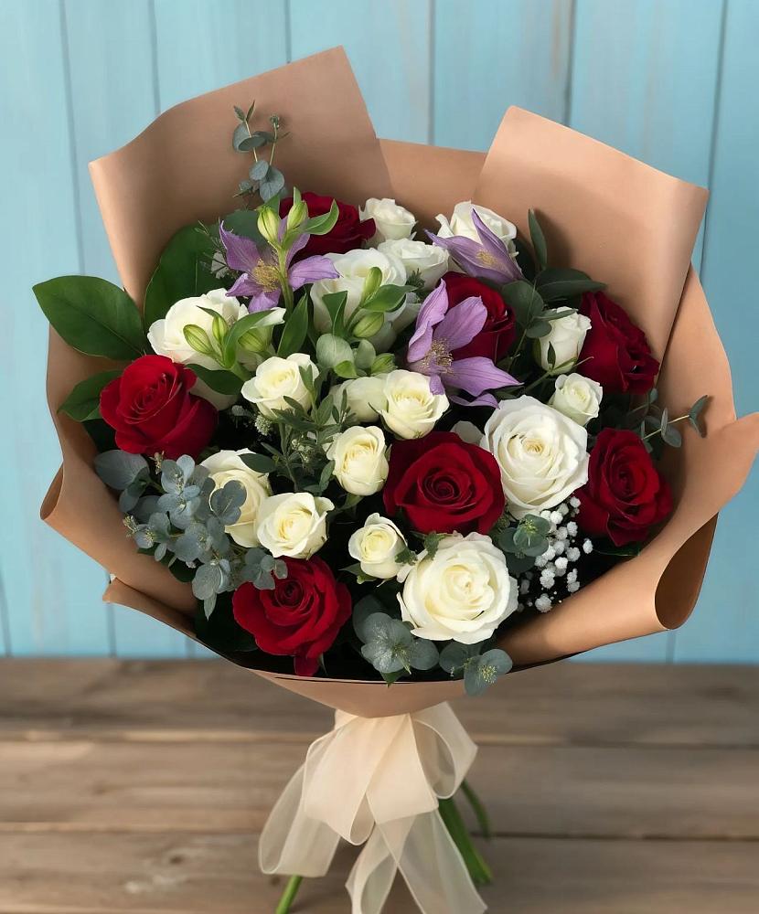 Букет цветов из: Розы и Альстромерии в Домне