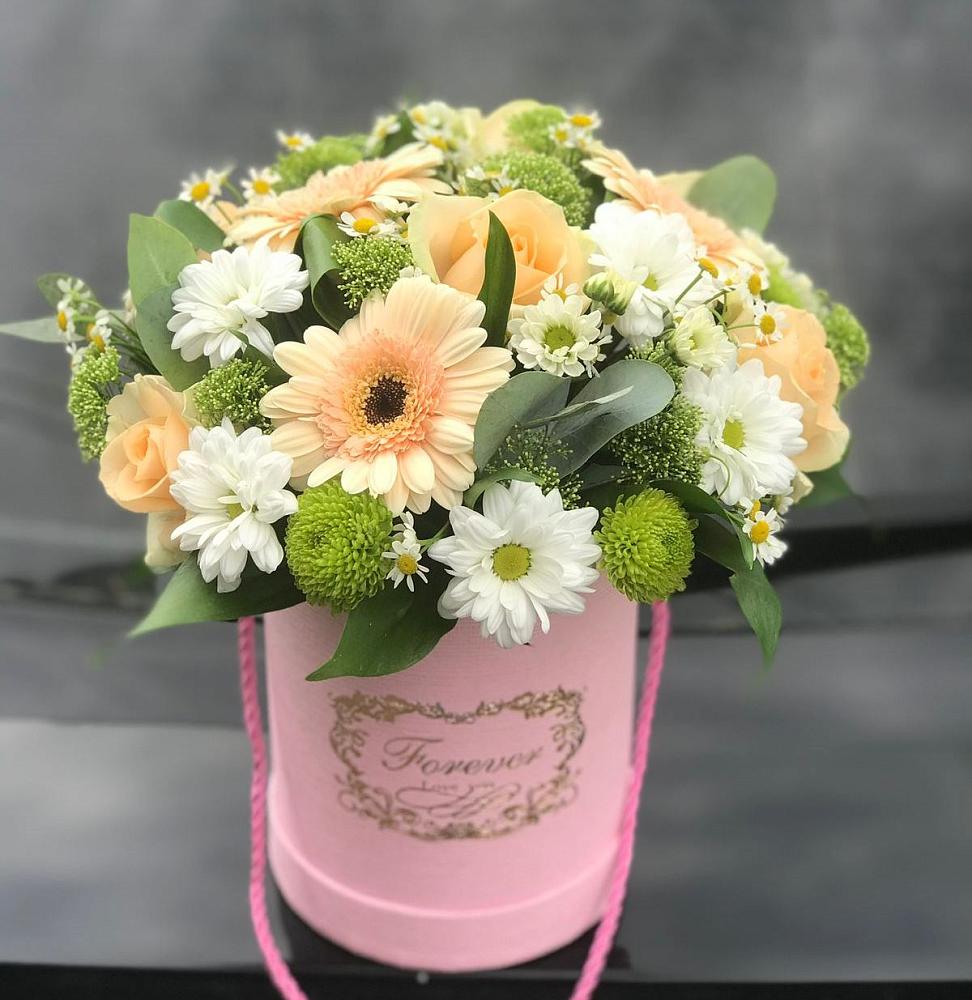 Цветочная композиция из Розы, Герберы и Хризантемы в шляпной коробке в Домне