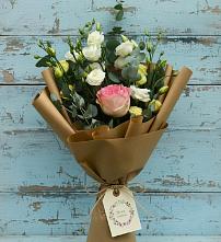 Букет цветов из:  Розы и Лизиантусы в Домне