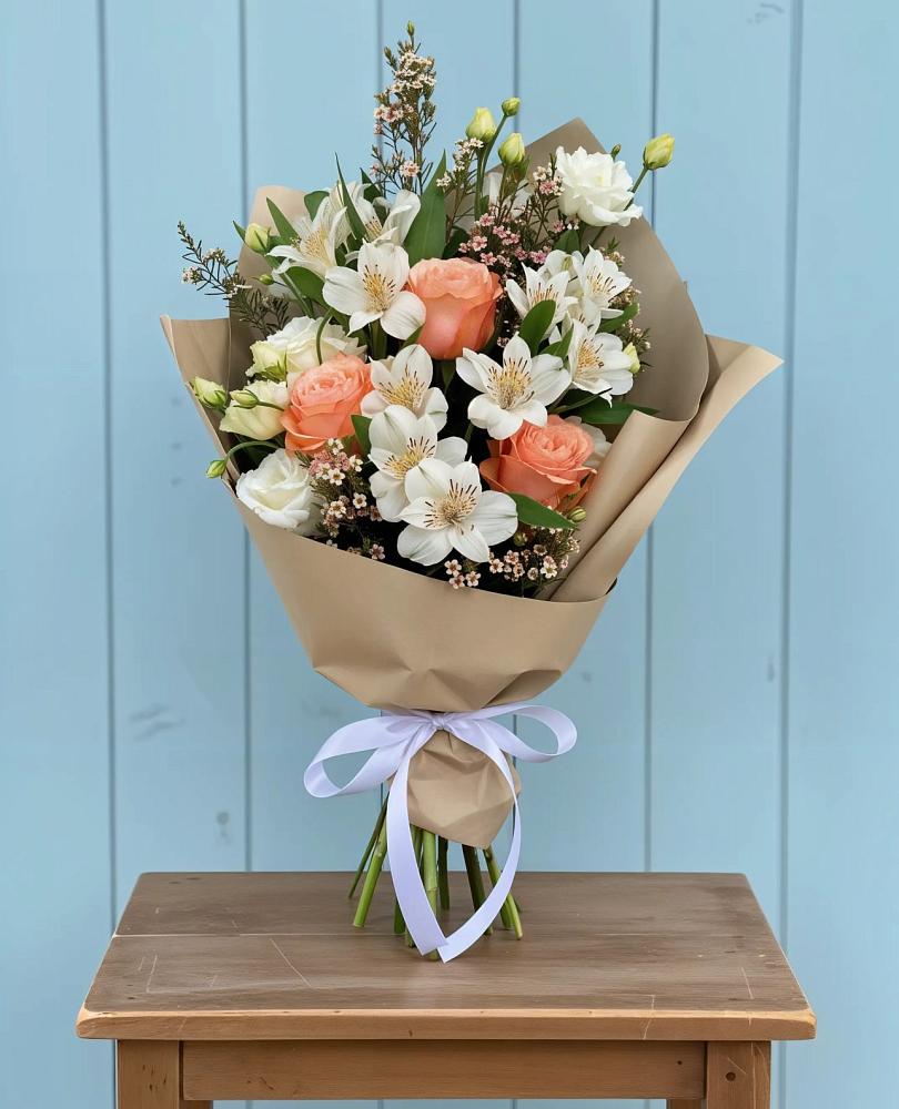 Букет цветов из: Альстромерии, Лизиантусы, Розы и Хризантемы в Домне