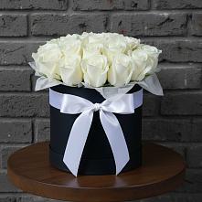 Цветочная композиция из Розы в шляпной коробке в Домне